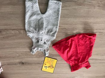 Robe manches courtes et salopette 1 mois