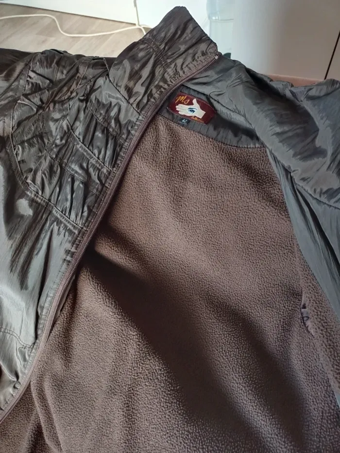 Manteau marron, taille 42
très bon état , - photo numéro 3