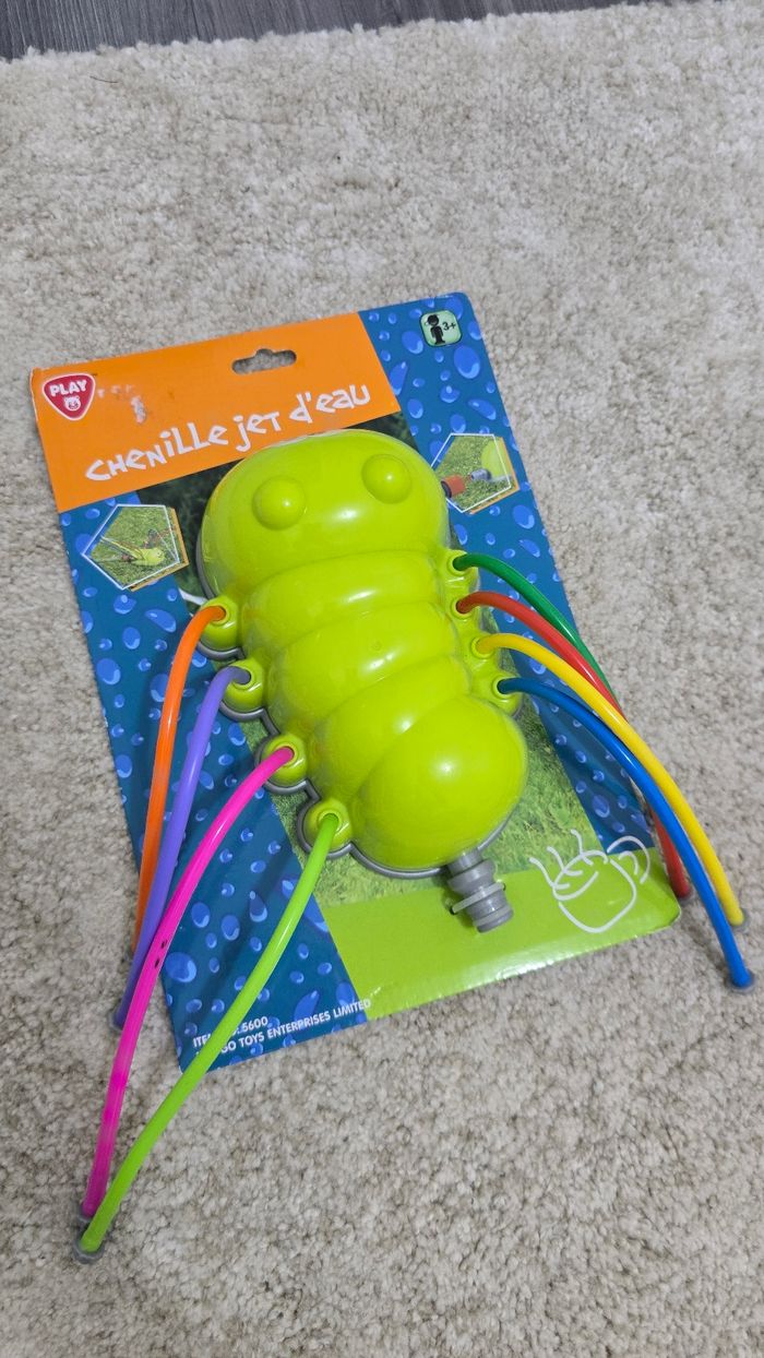 Arroseur chenille jet d'eau pour enfants - photo numéro 2