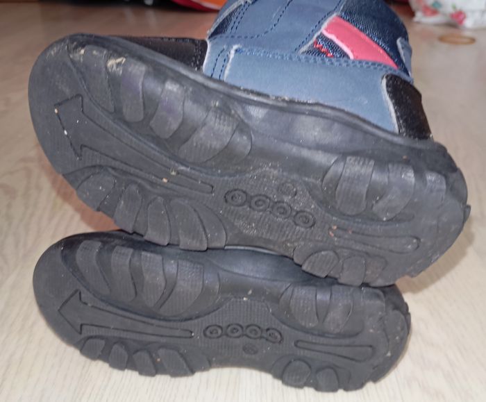 Bottes de neige après-ski bleu marine 
P. 23 - photo numéro 4