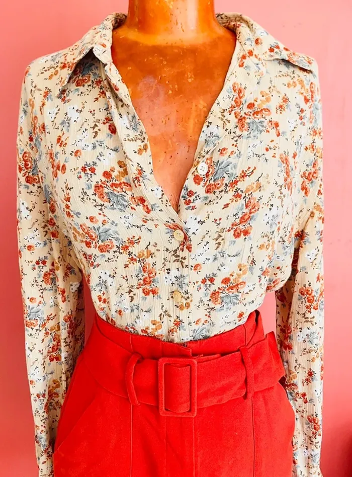 Magnifique chemise beige à fleurs