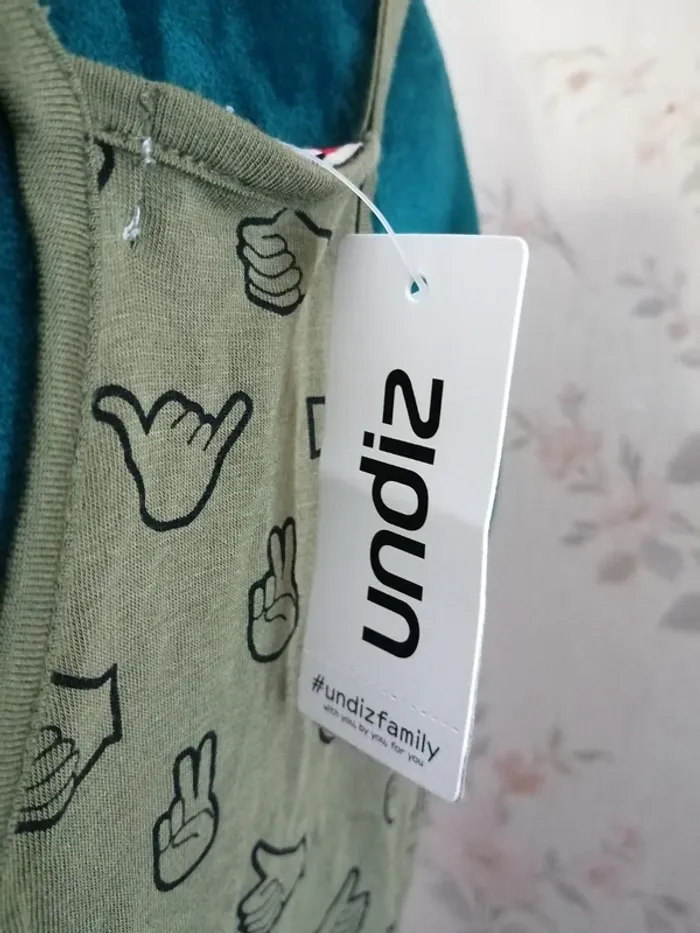 Combishort kaki ouvert sur les côtés à fines bretelles et motifs mains / undiz / (M) - photo numéro 4