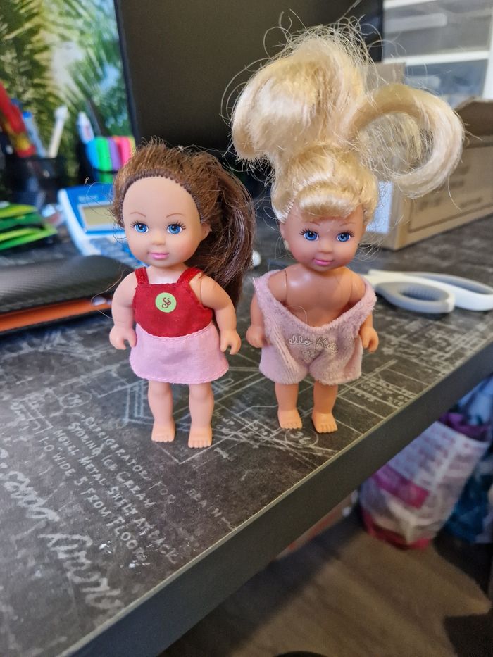 Lot de 2 petites poupées