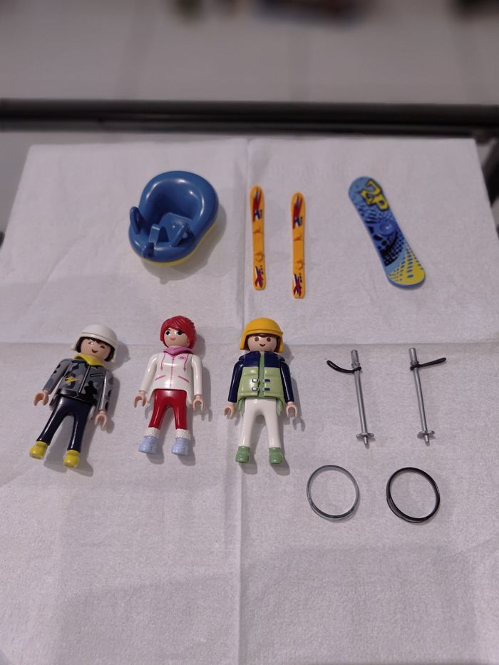 Vacanciers aux sports d’hiver. Playmobil n°9286