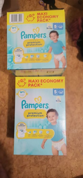 2 cartons couches pampers 5