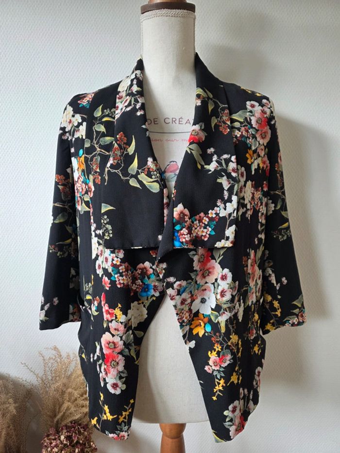 Très jolie veste blazer fleuri bershka taille S - photo numéro 2