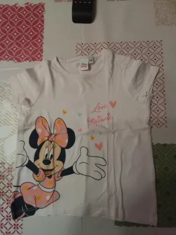 Tee shirt Minnie manches courtes taille 98(210)