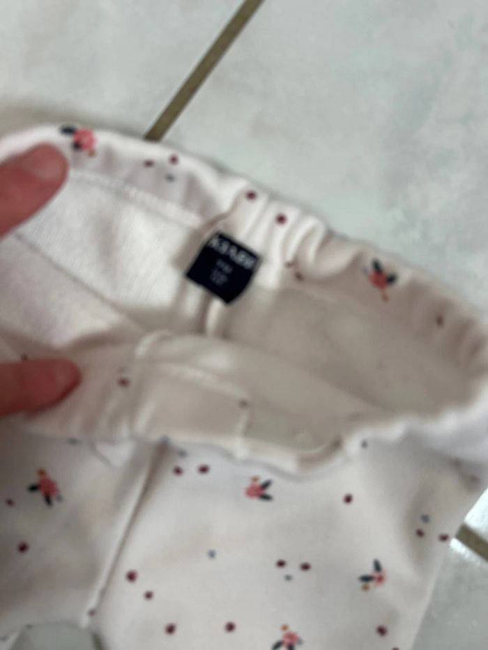 2 pantalons bébé fille Kiabi 9 mois - photo numéro 3