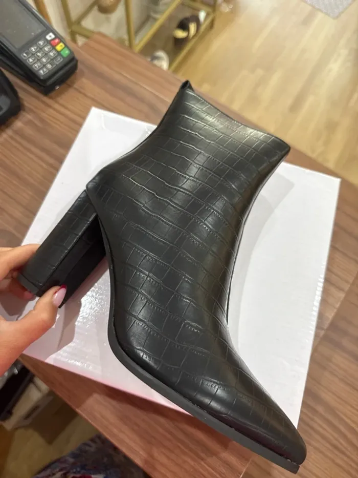 Bottines noir effet croco - photo numéro 3