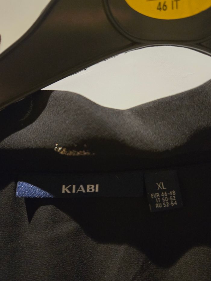 Blouse noire/dorée à lavallière T.44/46 Kiabi - photo numéro 2