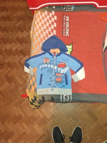 Gilet zippé a capuche 3 ans disney cars