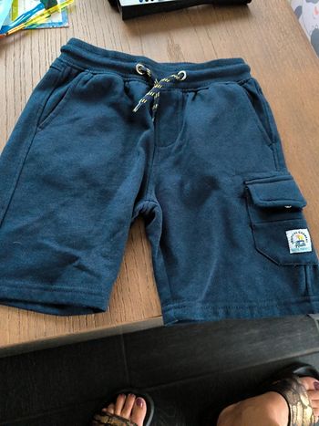 Short chaud molletonné tropical mer