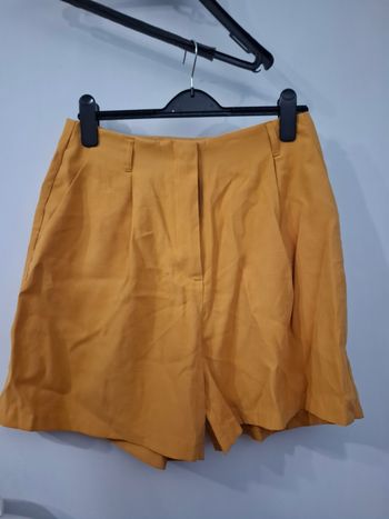 Short taille 38 Étiquette 40 mesure dans l'annonce