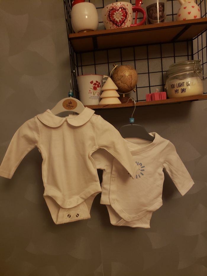 Lot de 2 bodys 🎀 Primark 0-1 mois 2€ - photo numéro 2