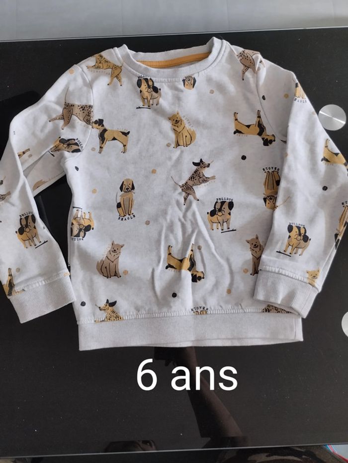 Pull avec des petits chien