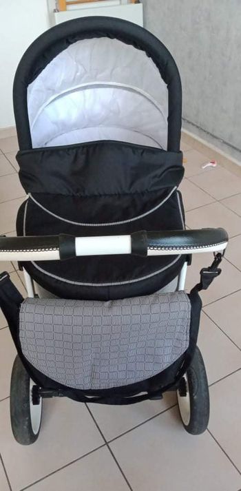 Vend pousette black and white 3 en 1