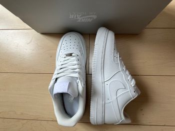 Baskets Nike Air Force 1 Low '07 blanches --- Taille 39