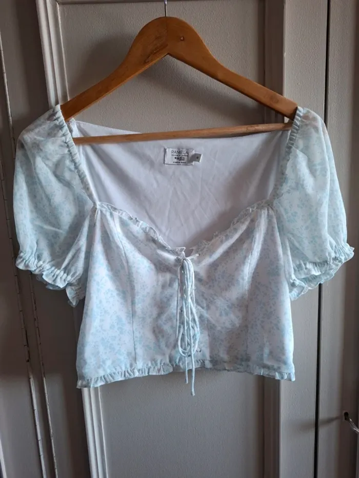 Blouse à lacets fleurie Nakd
