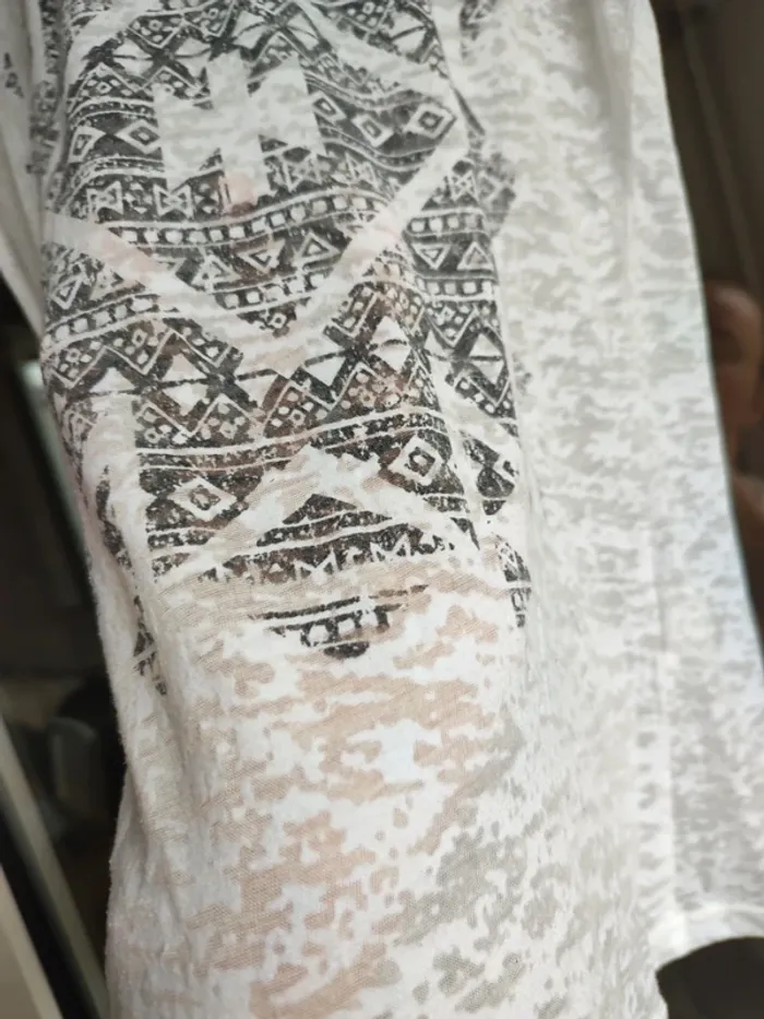 T-shirt blanc avec motif - photo numéro 3