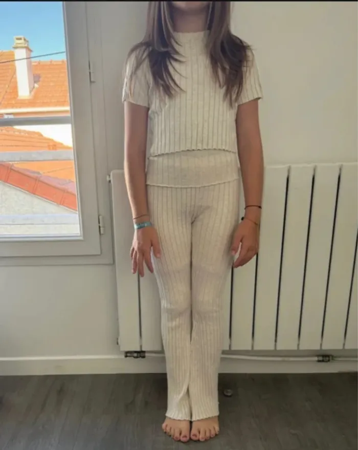 Ensemble beige top court et pantalon flare 8/9 ans H&M