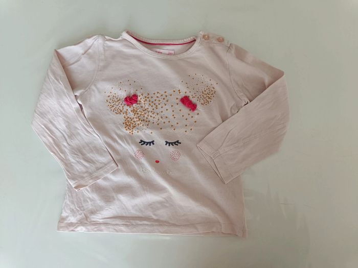 T-shirt attachante