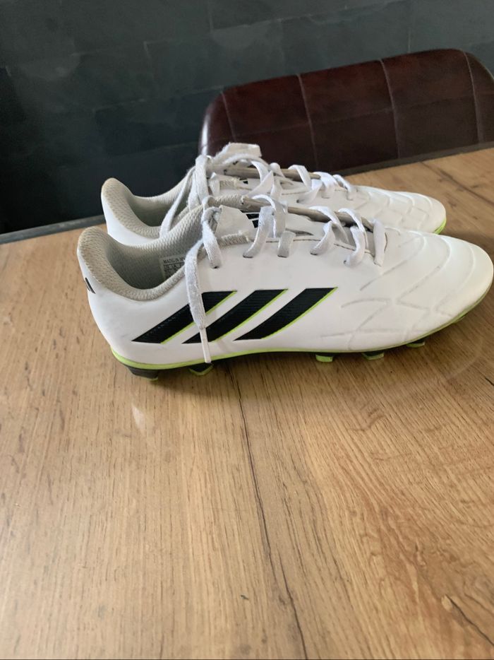 Chaussures de football Adidas - pointure 34 - photo numéro 2