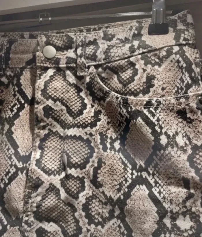Mini-jupe en jean Zara 🐍 imprimé serpent - Taille M (38) - photo numéro 3