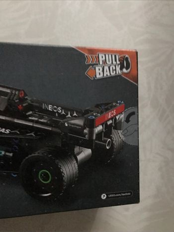 LEGO Technics Mercedes-AMG F1 W14 E performance pull-back - photo numéro 3