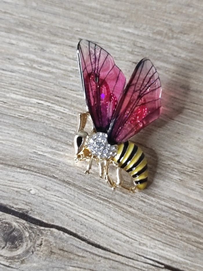 Broche abeille tendances summer vibes