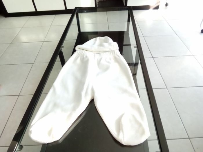 Lot d'un bonnet et d'un pantalon. Kimbaloo boy. 6 mois