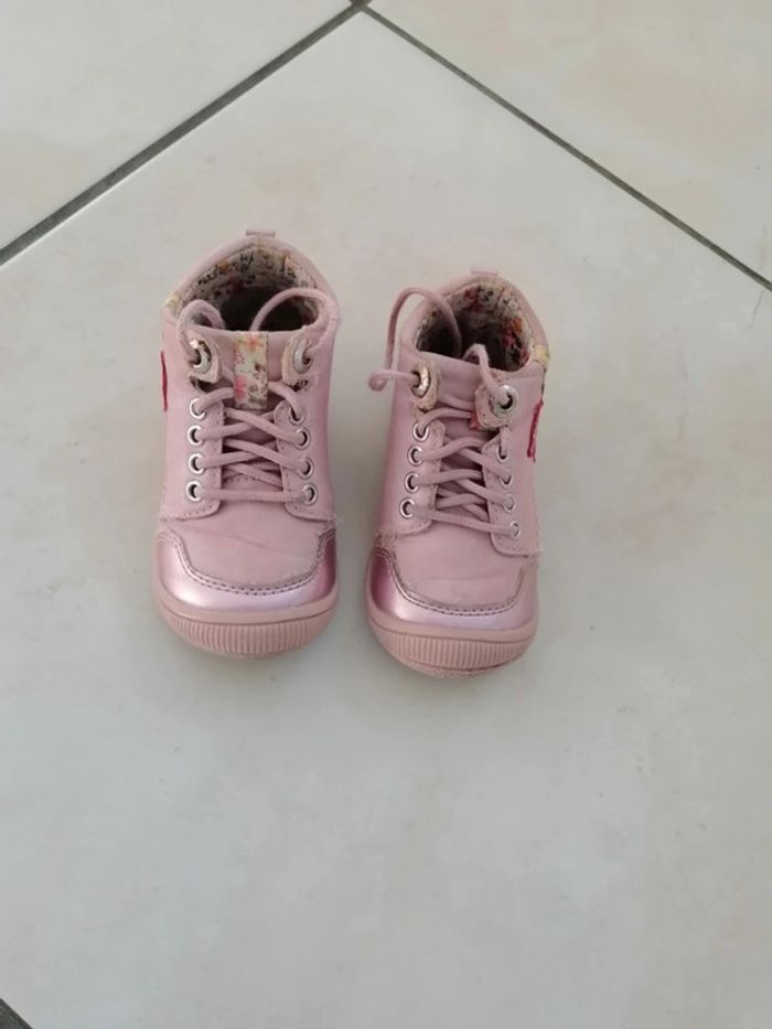 Chaussures t 23 - photo numéro 2
