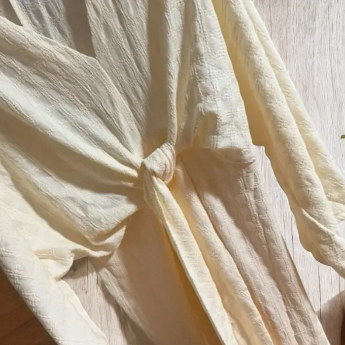 Robe longue blanche chic 🤍 col V nouée à la taille | soirée, mariage, été élégance - photo numéro 3