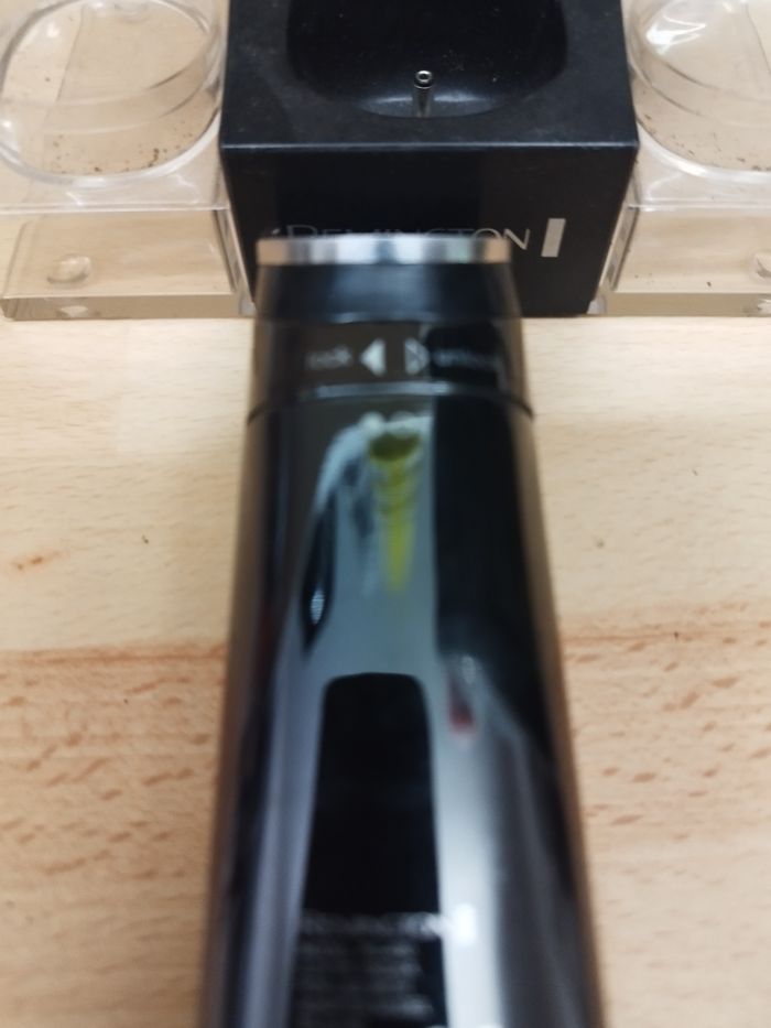 REMINGTON - Tondeuse multifonction PG400
Vendu comme sur la photo tondeuse avec le et chargeur manque les autres accessoires - photo numéro 4