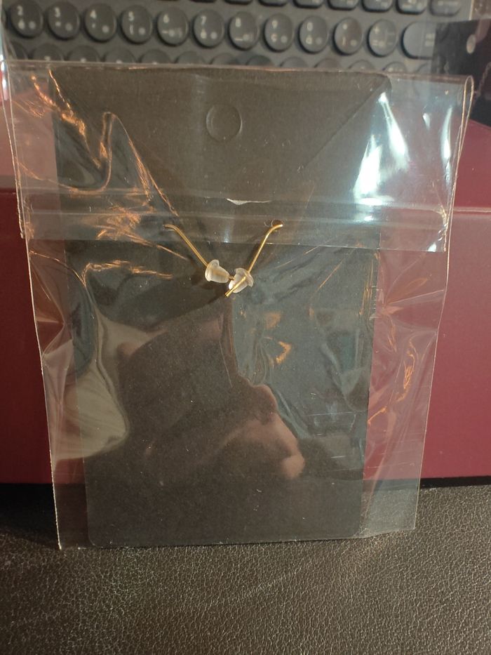 Boucles d'oreilles blanches et dorées - photo numéro 2