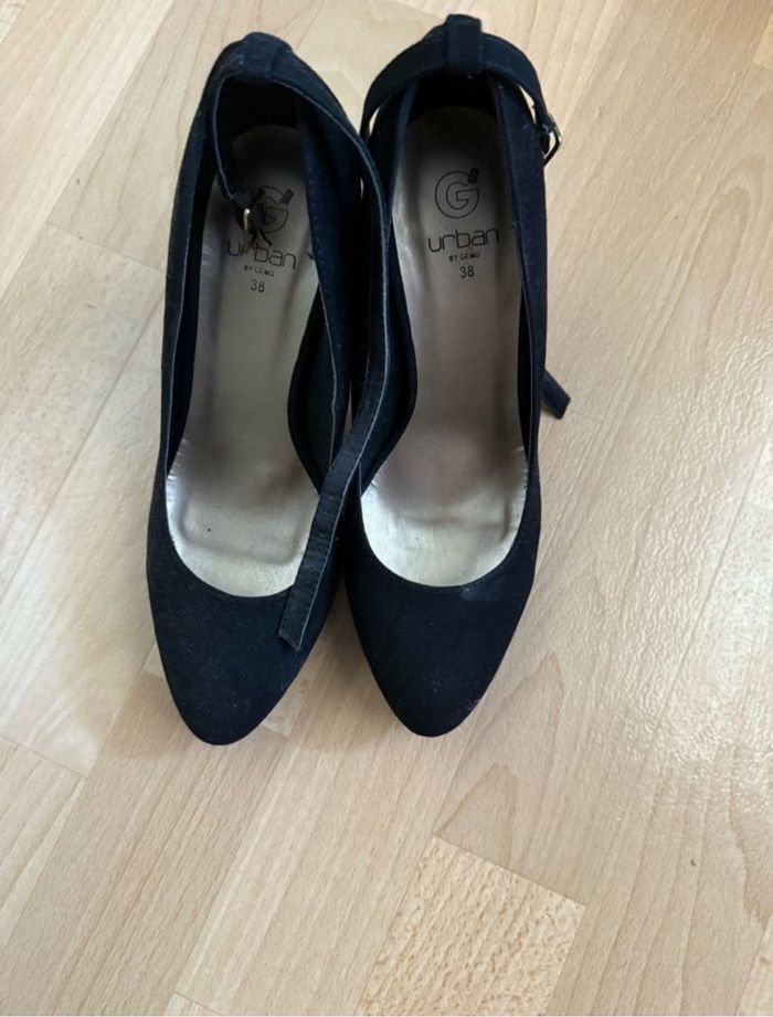 chaussures à talons noirs