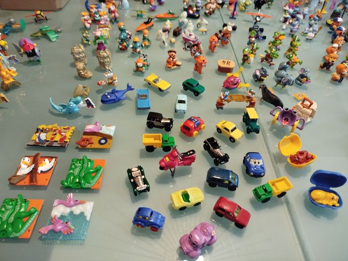 Gros lot de + 300 figurines et accessoires KINDER (années 90) - photo numéro 6