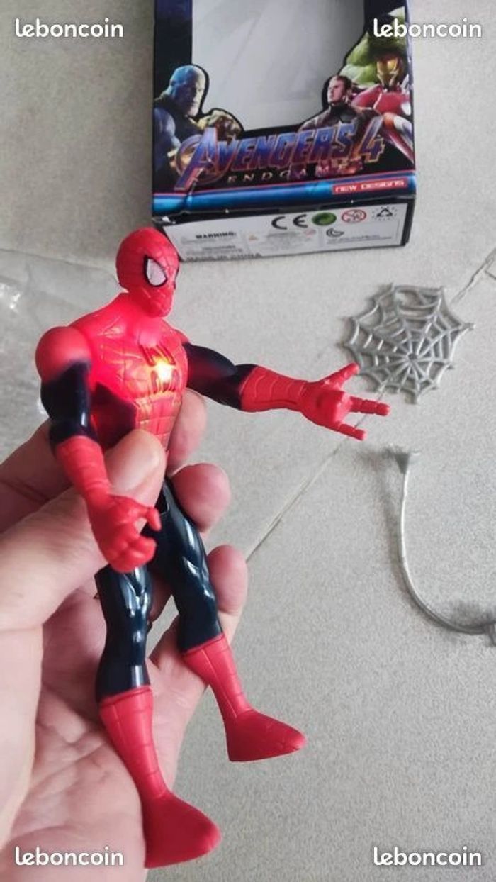 Figurine spiderman avengers lumineux 4 endgame - photo numéro 2