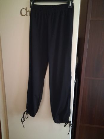 Joli pantalon noir fluide et légère taille 36 marque 3 Suisses 