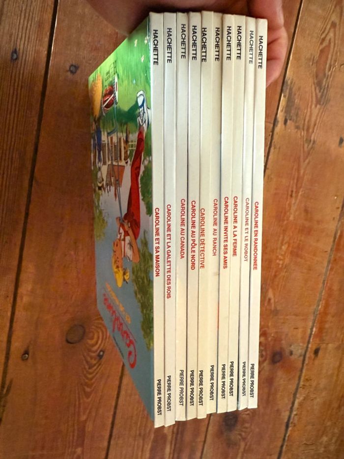 BE - Hachette Jeunesse Lot de 10 livres Caroline bd albums Pierre Probst - photo numéro 6
