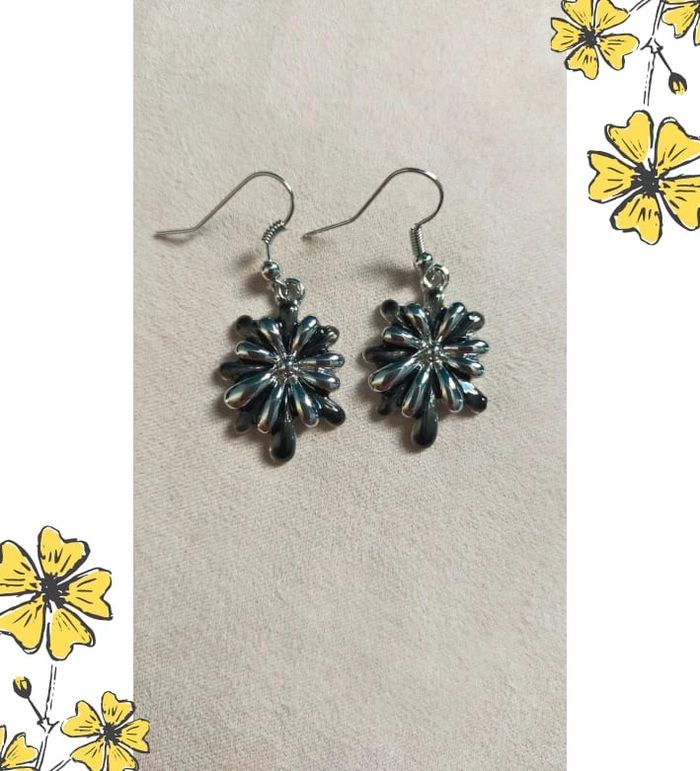 Parure pendentif + boucles d’oreilles – Fleur métal argenté & strass - photo numéro 5