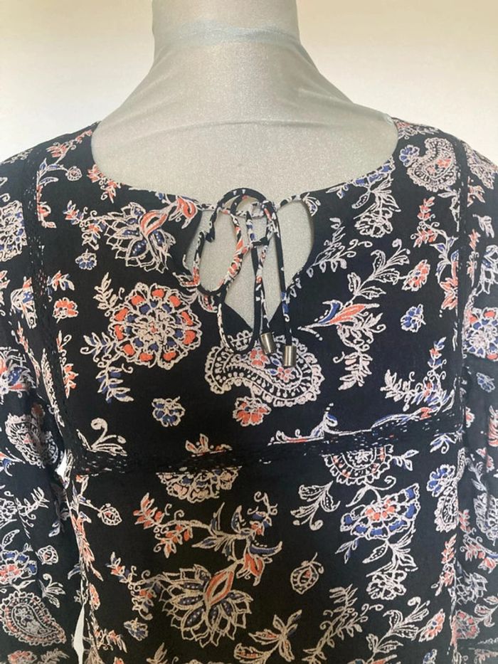 Robe noire à fleurs - photo numéro 2
