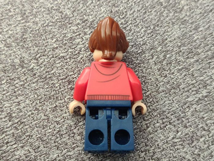 Figurine femme veste rouge - vrai Lego - photo numéro 3