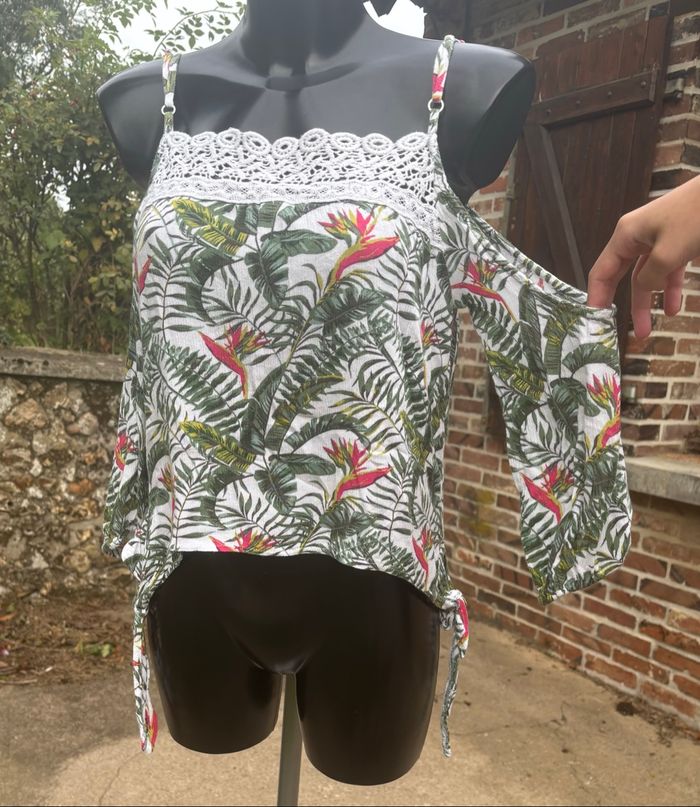📌 Top épaules dénudées tropical Jennyfer – Taille 36