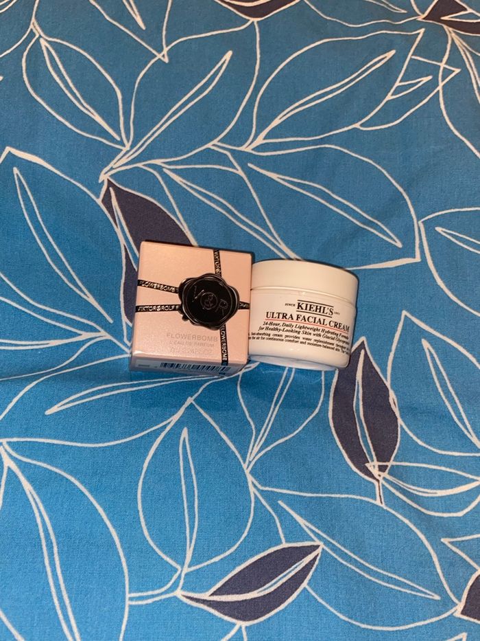 Lot crème plus miniature de parfum