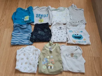 Lot bodies 6 mois