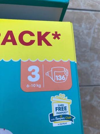 LOT DE 272 COUCHES PAMPERS BABY DRY TAILLE 3 NEUFS DANS L'EMBALLAGE