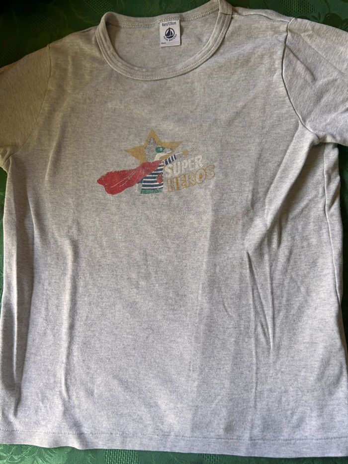 Lot 2 t-shirts 8 ans Petit Bateau