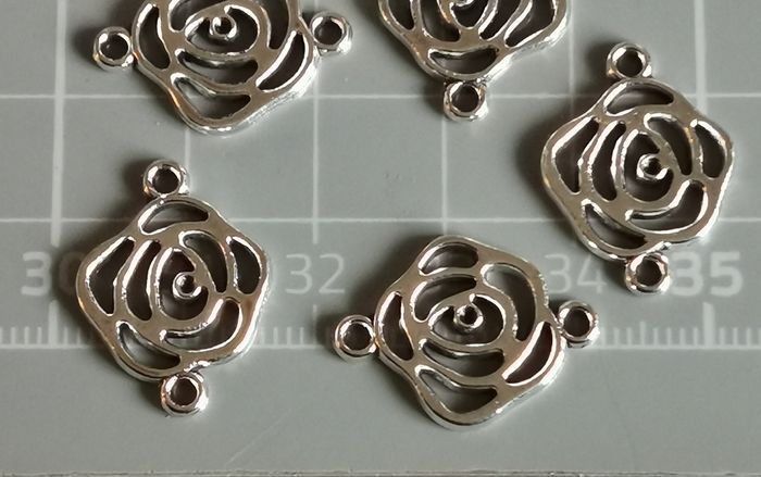 🔗 5 x pendentifs connecteurs "rose ajourée" en métal argenté - photo numéro 4