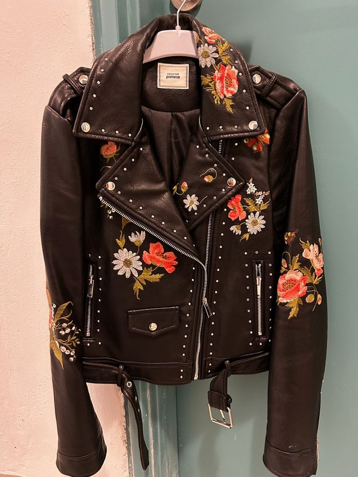 Blouson femme Pimkie noir avec décoration fleurs