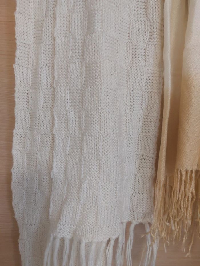 Écharpe blanche écharpe beige - photo numéro 2